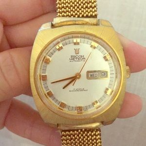Vintage Ricoh gold watch